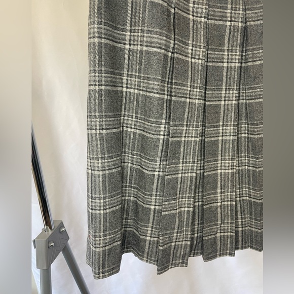 Grey Plaid Pleated Skirt - Picture 2 of 4